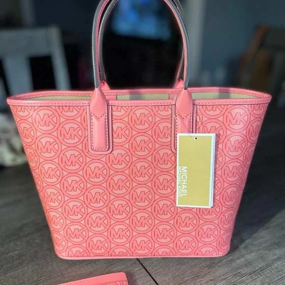 Authentic Michael Kors Bag - Picture 6 of 9